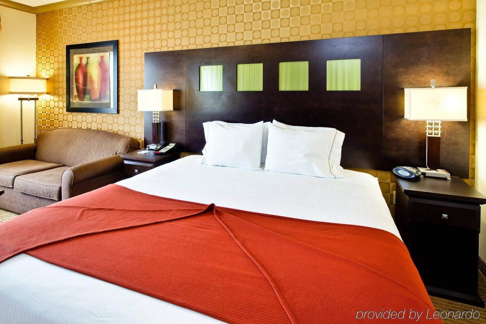 Express & Dallas South - By Ihg DeSoto